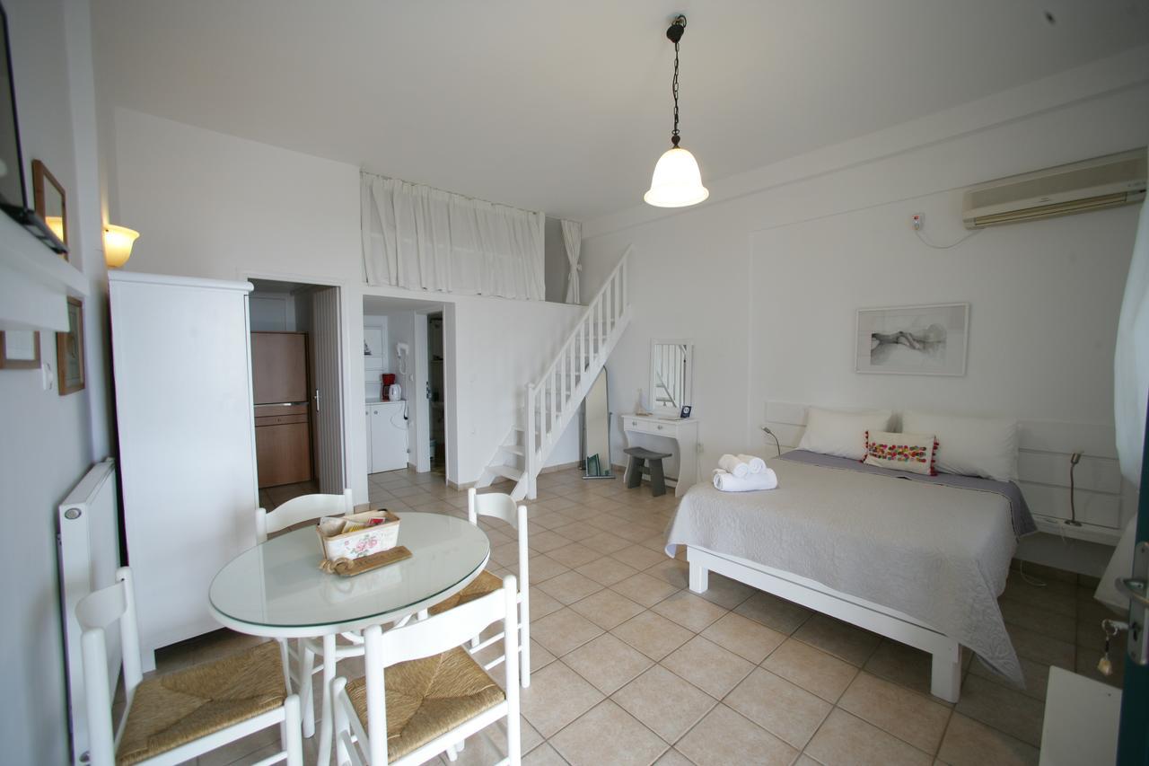 Seaside Apartments Adamantas  Exterior photo